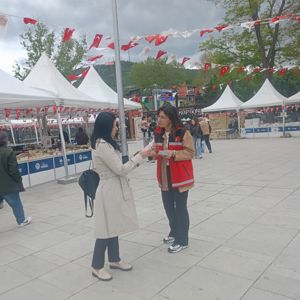 Koruyucu Aile Birim Personellerimiz Vatandaşlarımıza Koruyucu Aile Hakkında Bilgilendirme ve Broşür Dağıtımı Yaptı - fotoğraf 1