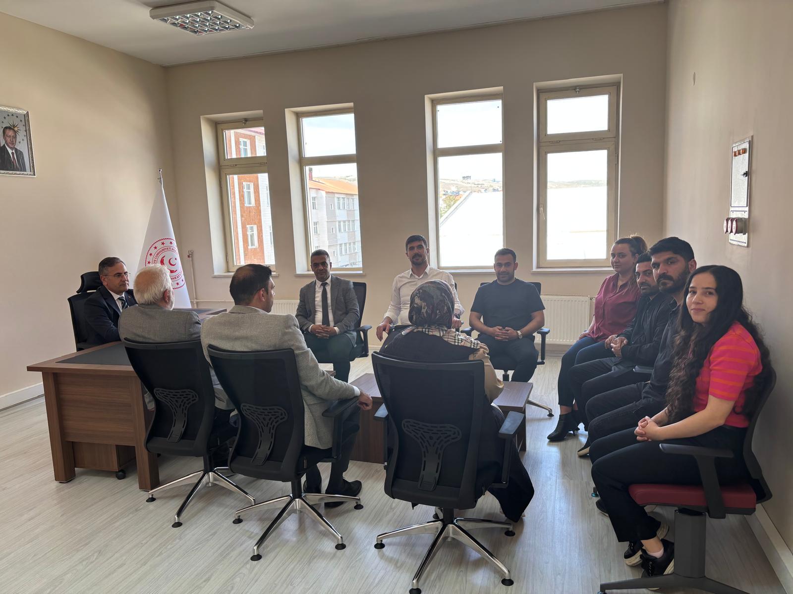  İl Müdürümüz Vefa Akdoğan,  Ahlat Sosyal Hizmet Merkezi Müdürlüğü’nü ziyaret etti