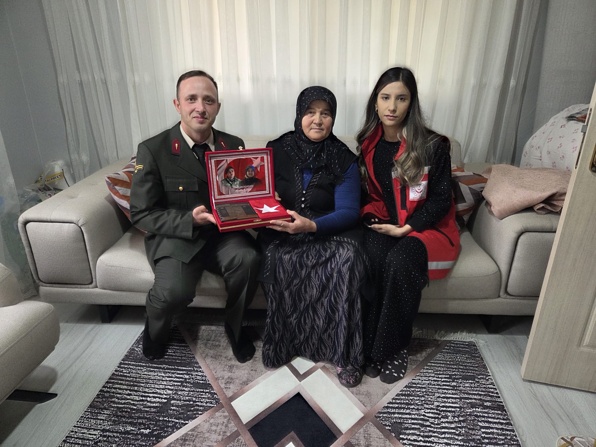 Şehit Anneleri ve Eşlerine Anlamlı Bayram Ziyareti