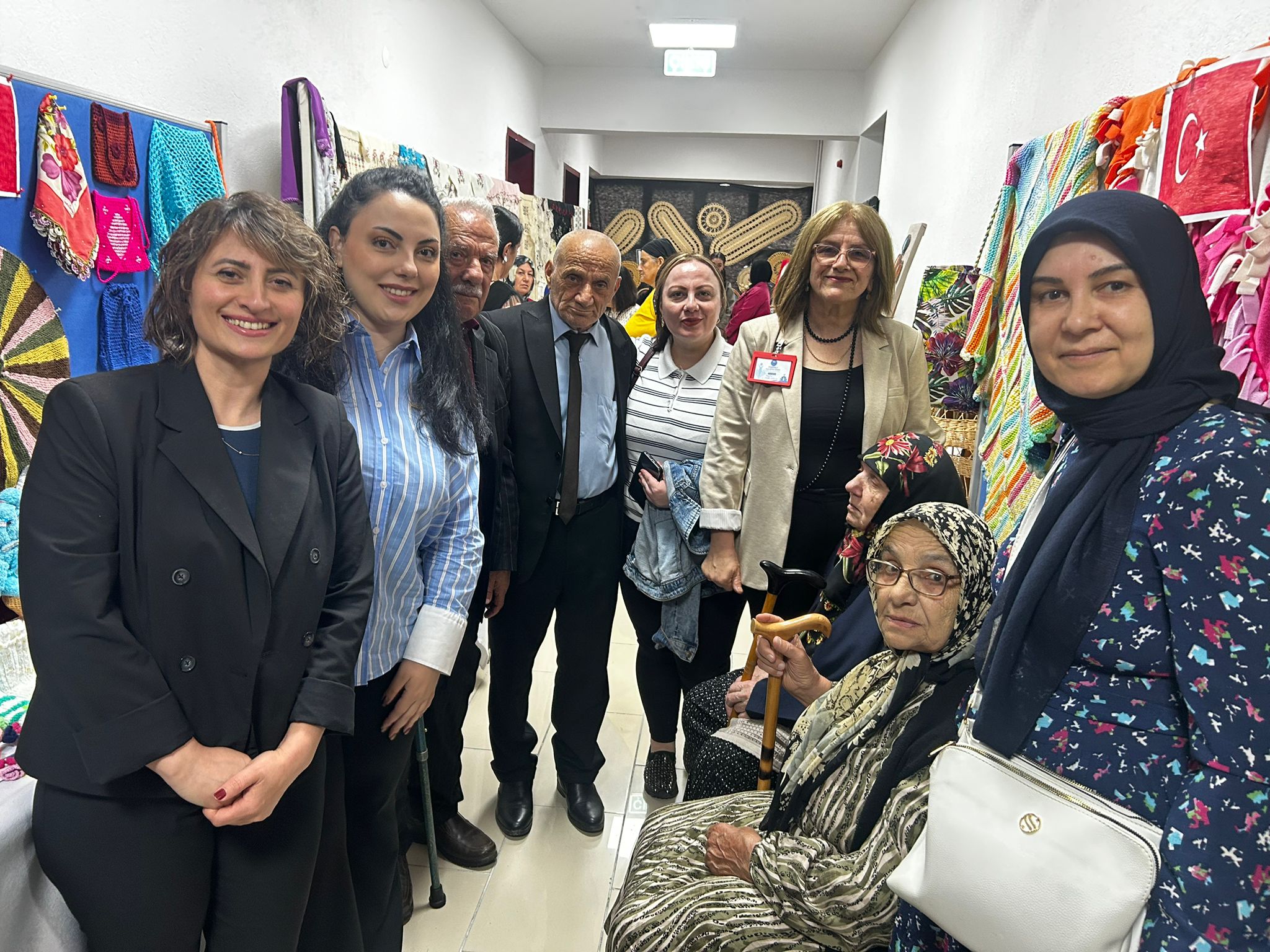 Büyüklerimiz Yıl Sonu Sergisine Katıldı