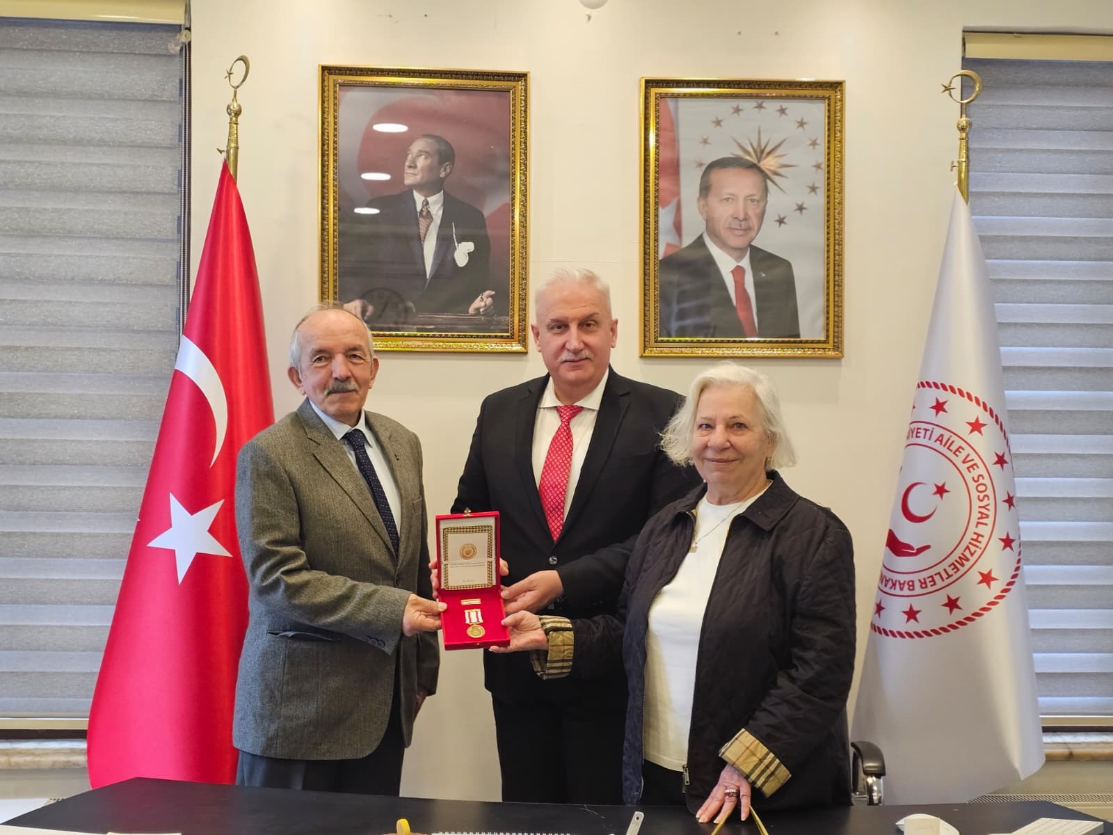 Kıbrıs Gazisi Ahmet Ergin’e Milli Mücadele Madalyası Takdim Edildi