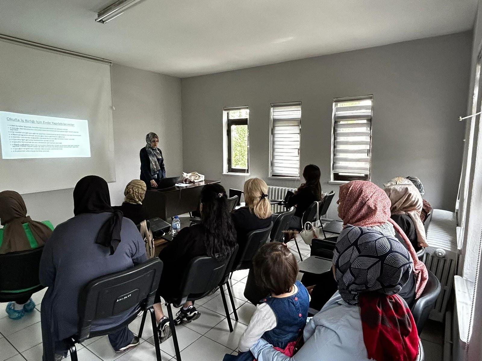 Okul ve Aile Konulu Eğitim Programı Gerçekleştirilmiştir
