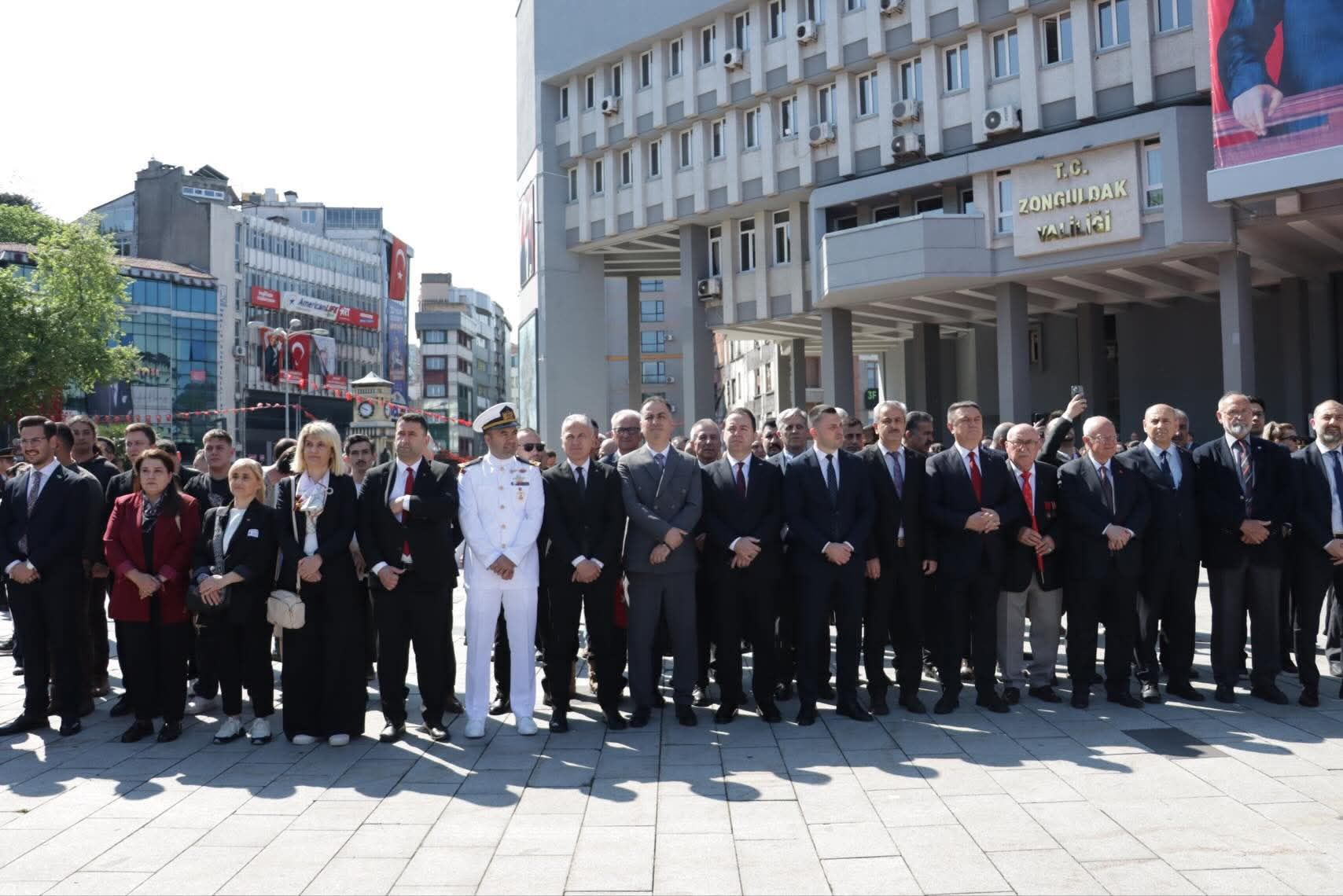19 Mayıs Atatürk’ü Anma, Gençlik ve Spor Bayramı ilimizde düzenlenen tören ve etkinliklerle büyük bir gurur içerisinde kutlandı.