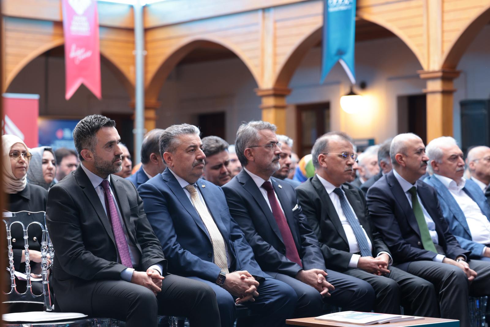 İl Müdürümüz Sn. Ömer Turan, Fatih Sultan Mehmet Vakıf Üniversitesi Geçmişten Geleceğe Bilim ve Eğitim Yolunda 555. Yıl Lansman Programına Katıldı