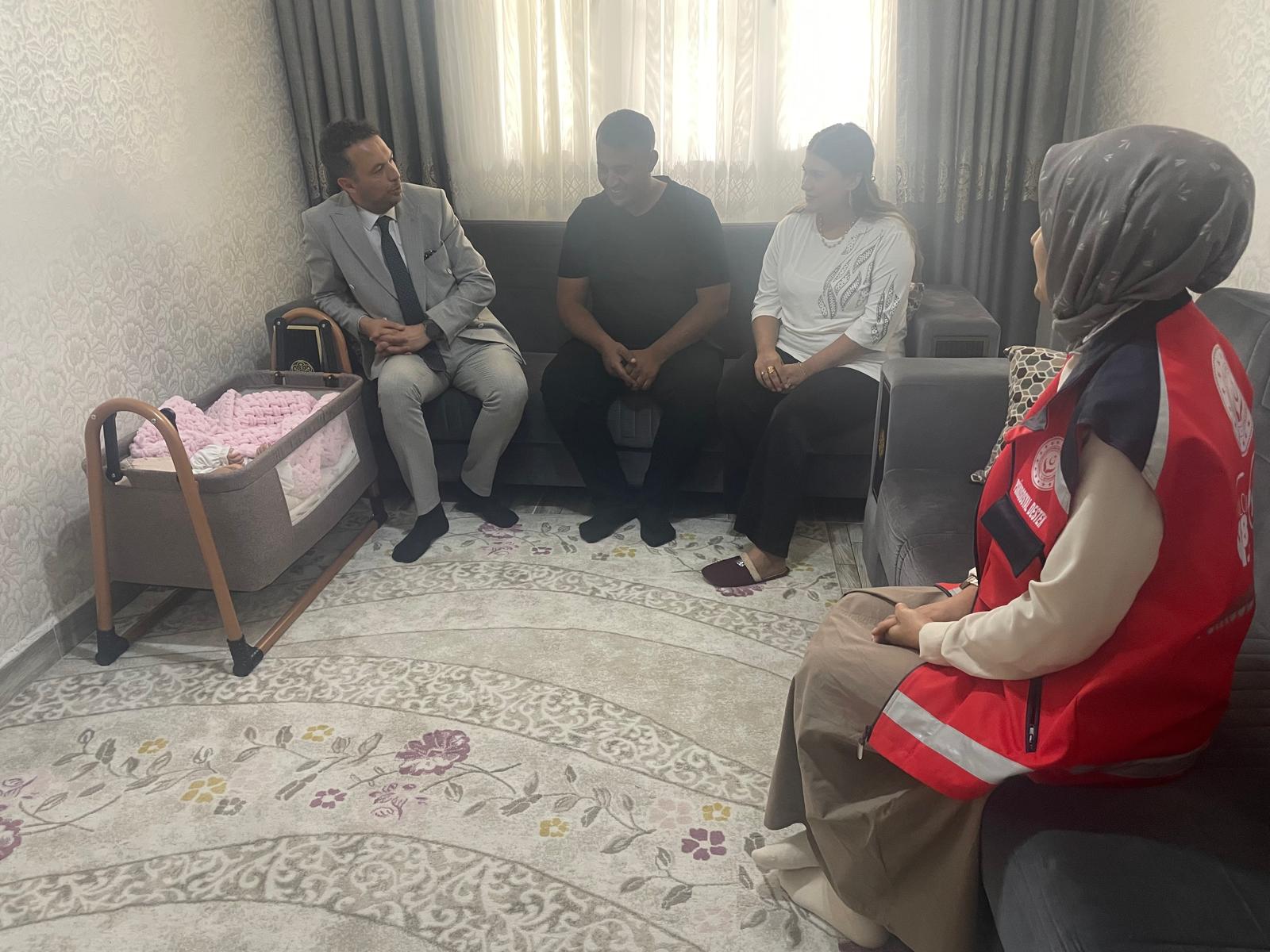Milli Aile Haftası’nda Yeni Doğan Bebek Ziyareti
