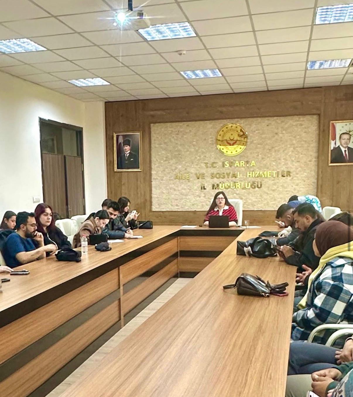 Evlenecek Gençlerin Desteklenmesi Projesi kapsamında Görevli Çalışma Arkadaşlarımız Tarafından Seminer Verildi