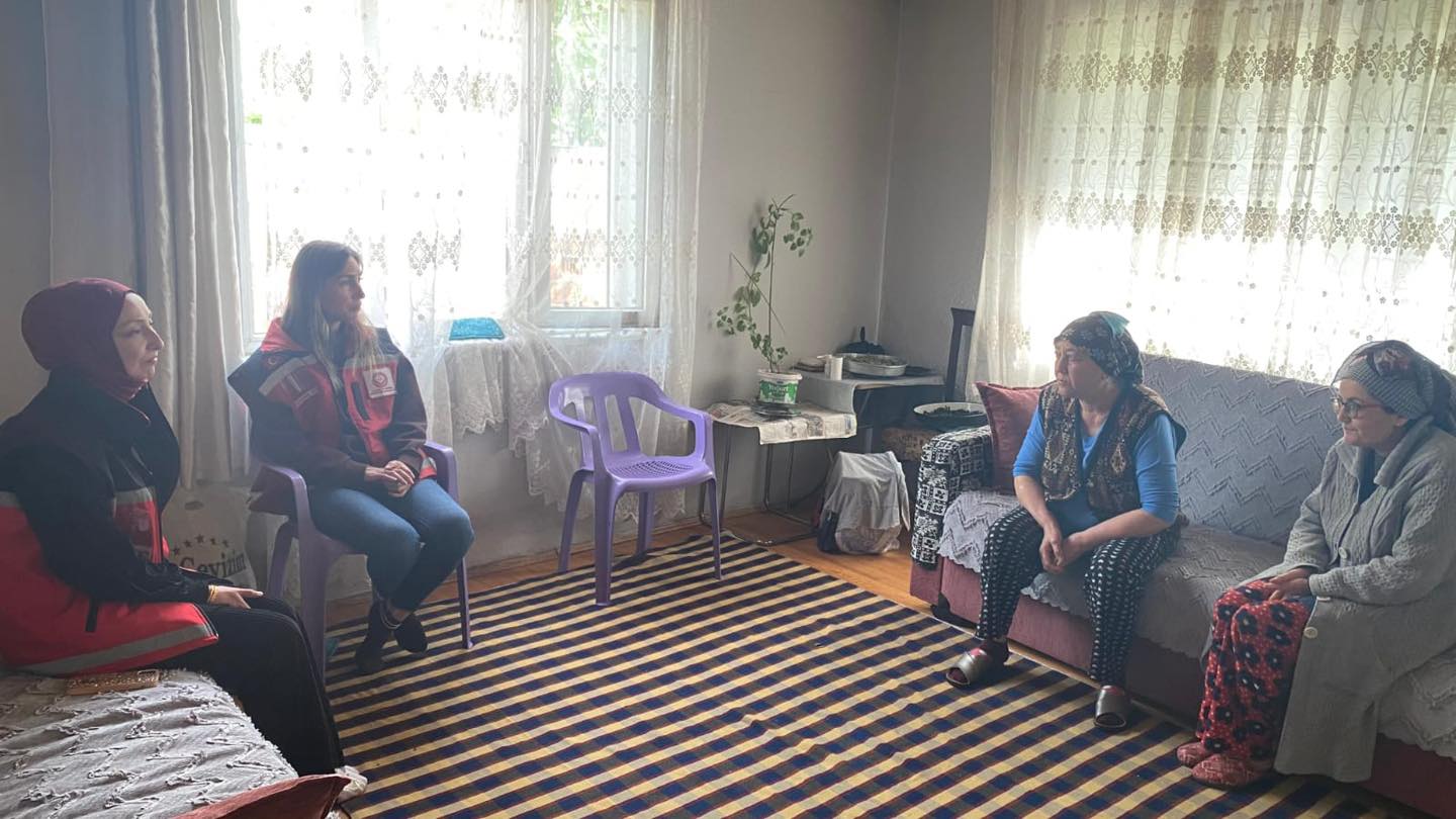 Demirci’de Milli Aile Haftası Kapsamında Aile Ziyaretleri Gerçekleştirildi