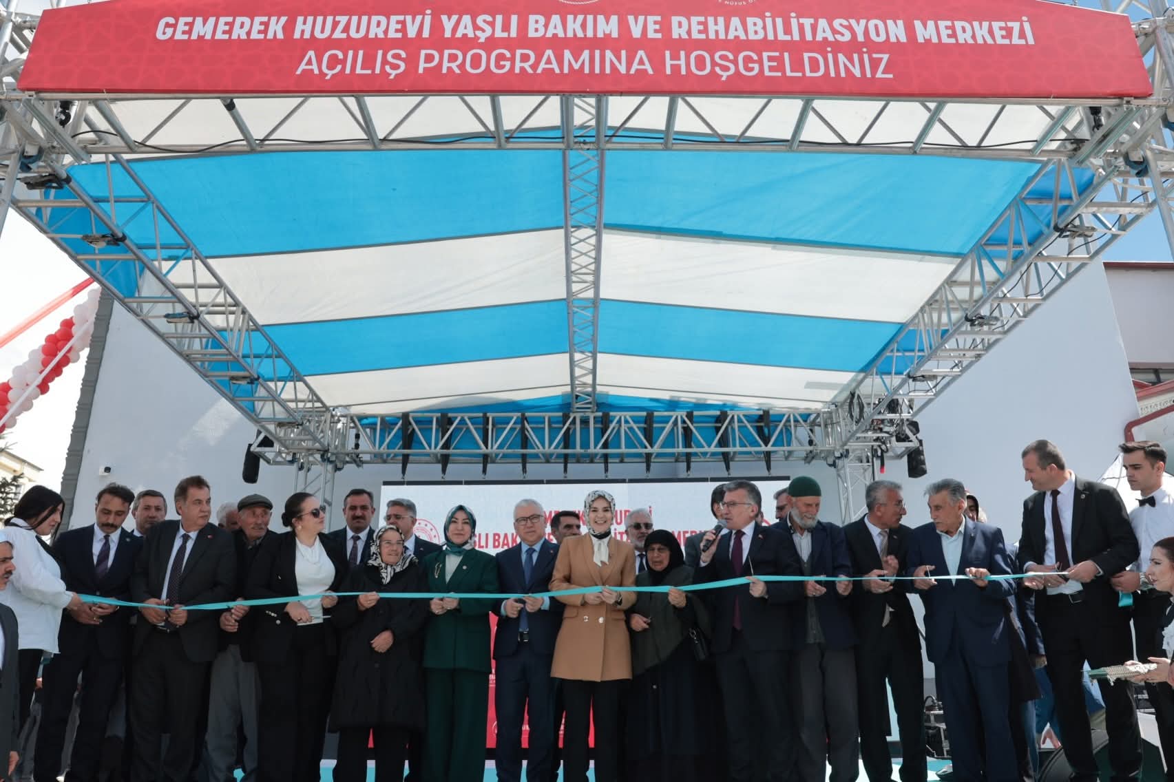 Bakanımız Göktaş, Gemerek Huzurevi Yaşlı Bakım Rehabilitasyon Merkezi Müdürlüğü’nün açılışını yaptı. 