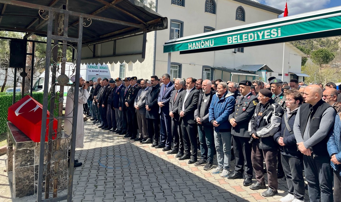 Kıbrı Gazimiz Şükrü Kızıl, yapılan askeri törenle ebediyete uğurlandı