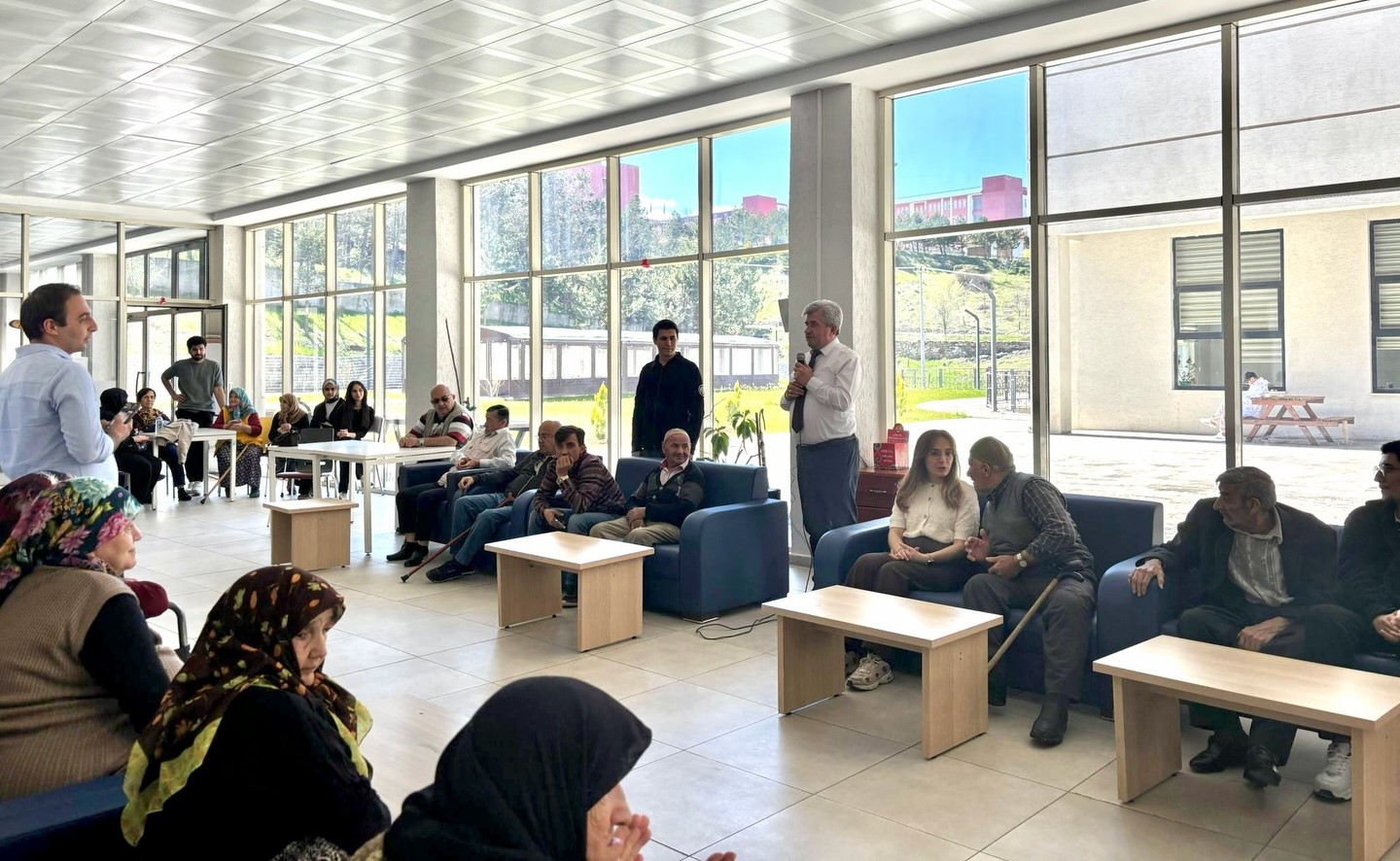 Güldal Akşit Huzurevimizde Kuşakları Buluşturan Anlamlı Etkinlik