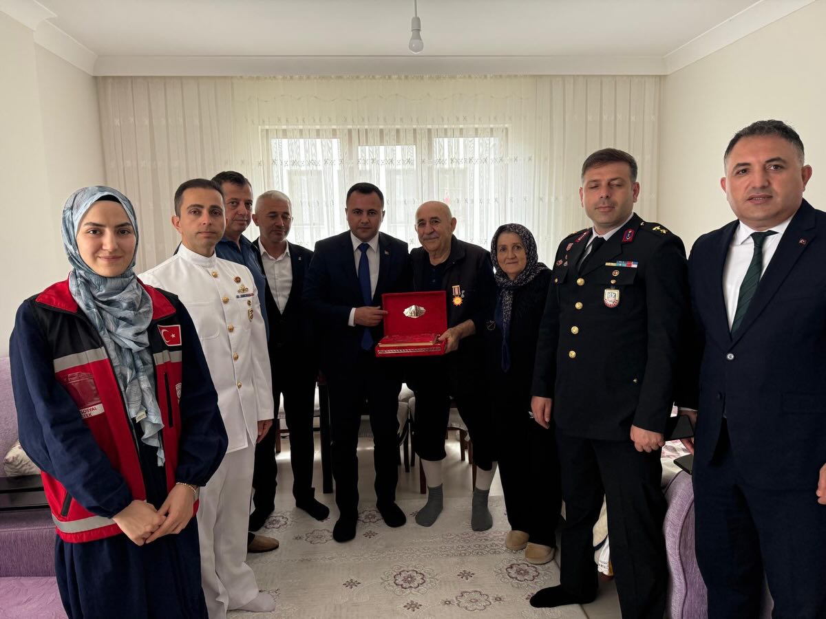 Akçakoca Kaymakamı Dr. Hacı Arslan Uzan Şehit Ailemize ve Kıbrıs Gazimize Bayram Ziyareti Gerçekleştirdi.
