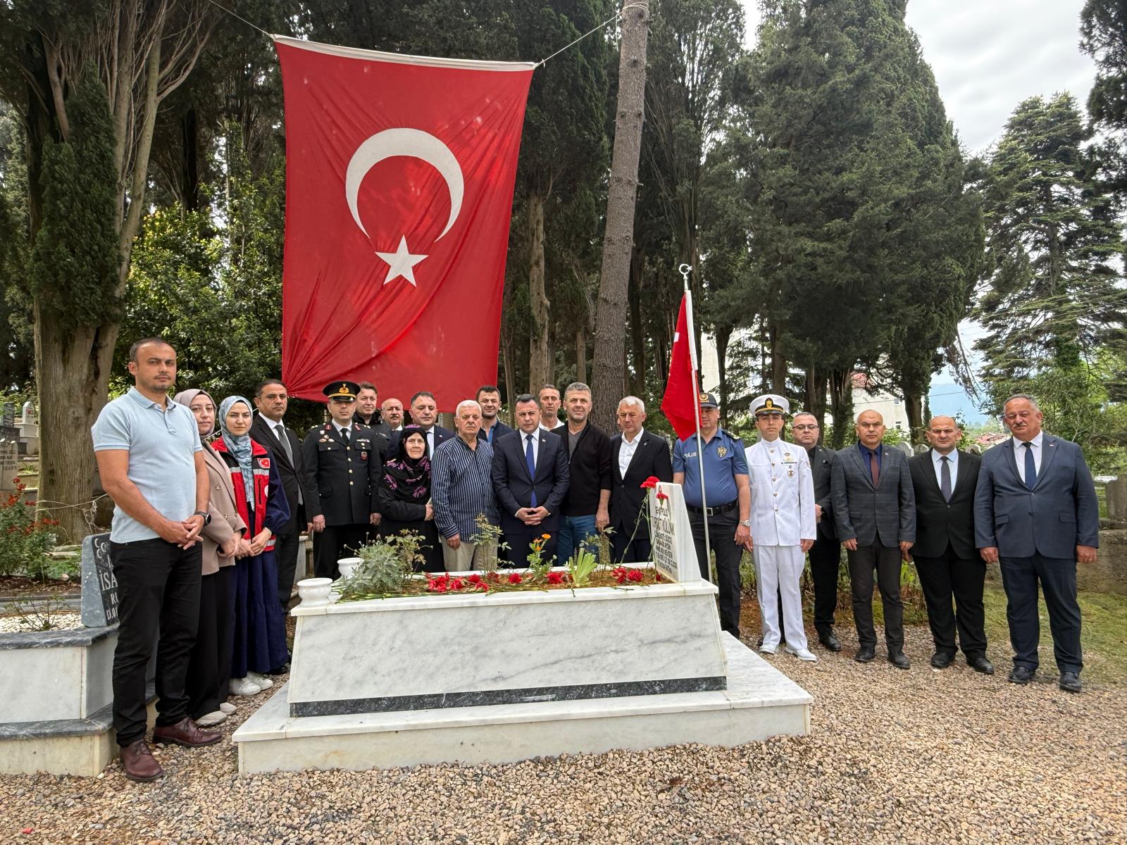Akçakoca Kaymakamı Dr. Hacı Arslan Uzan Şehit Kabirlerini Ziyaret Etti.