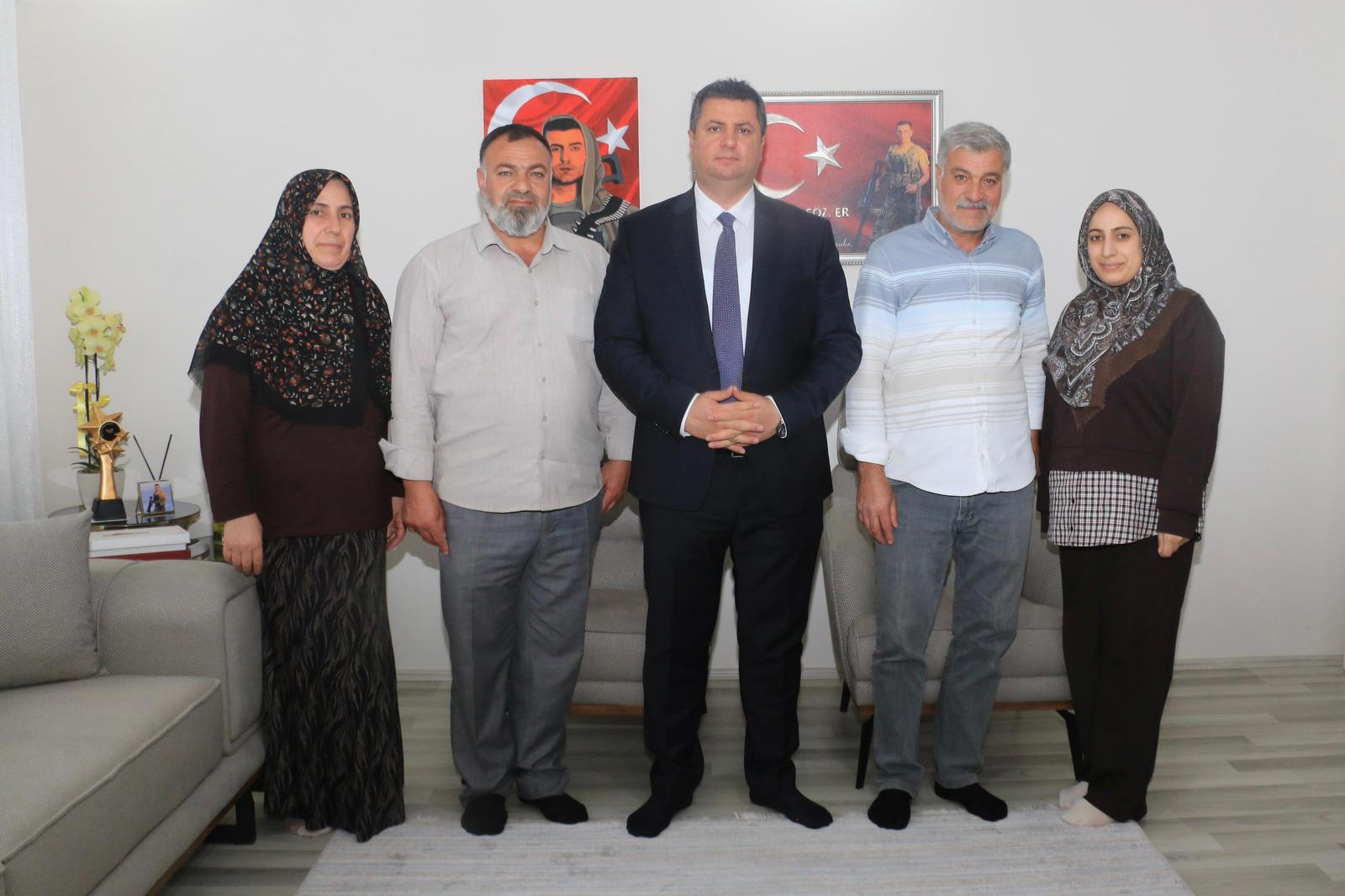 KAHRAMAN ŞEHİDİMİZ SÖZLEŞMELİ PİYADE ER SEFER ALAN’IN KIYMETLİ AİLESİNİ İL MÜDÜRÜMÜZ SAYIN SERDAR DEMİRCİ ZİYARET ETTİ