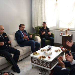 Salihli’de Şehit ve Gazi Ailelerine Bayram Ziyareti Gerçekleştirildi - fotoğraf 2