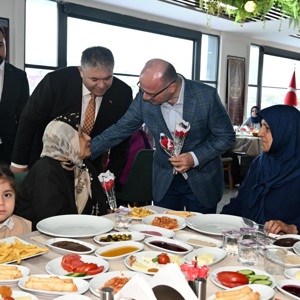 Sayın Valimiz Mehmet Fatih Serdengeçti’nin teşrifleri ile kıymetli annelerimiz için İl Müdürlüğümüz tarafından kahvaltı programı düzenlendi. - fotoğraf 1