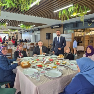 Sayın Valimiz Mehmet Fatih Serdengeçti’nin teşrifleri ile kıymetli annelerimiz için İl Müdürlüğümüz tarafından kahvaltı programı düzenlendi. - fotoğraf 3