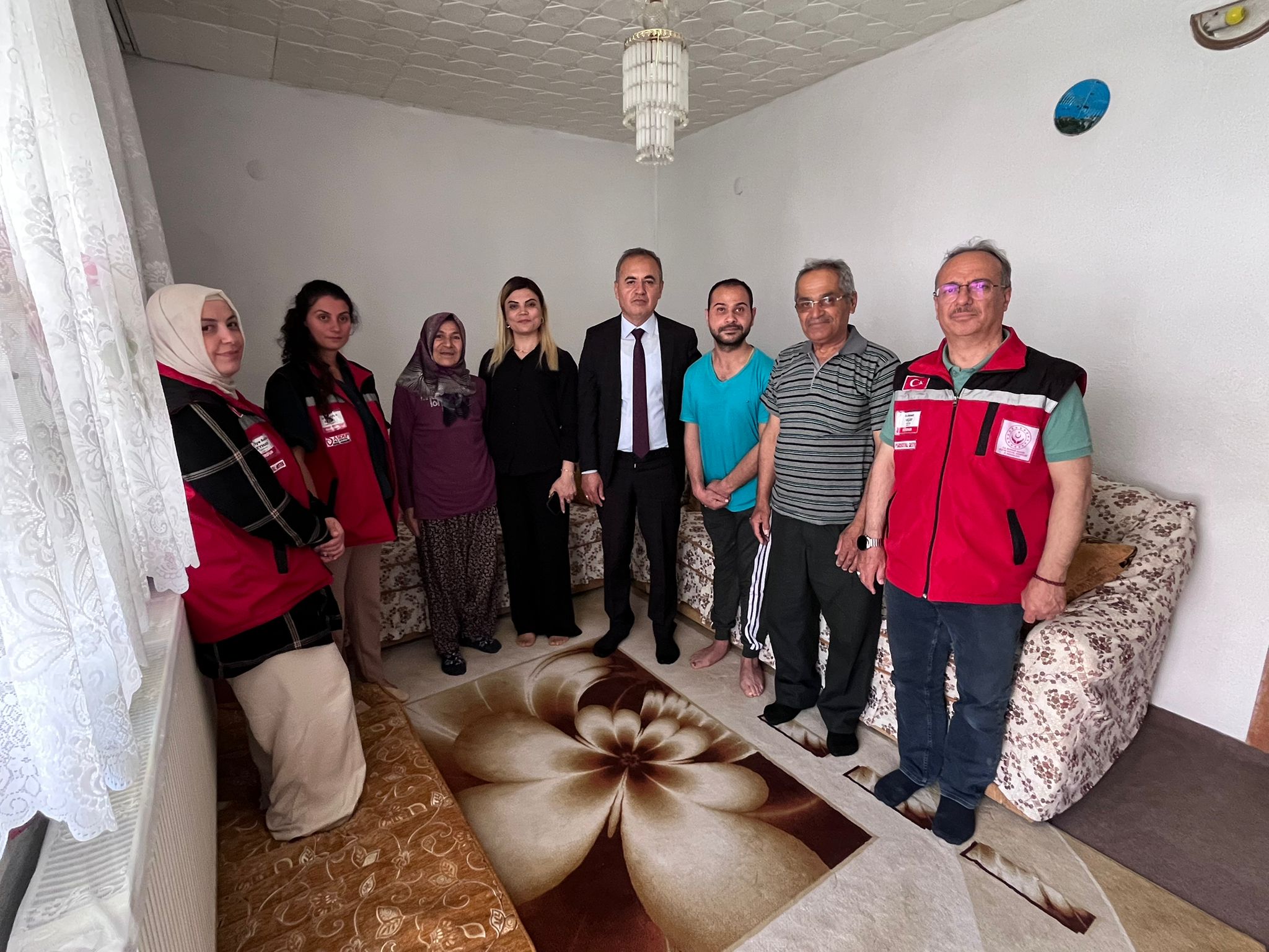 Cumhurbaşkanımızın takdirleriyle ilan edilen Aile ve Nüfus On Yılı kapsamında gerçekleştirdiğimiz aile ziyaretlerine, İl Müdürümüz Mustafa Çakır, İl Müdür Yardımcımız Eylem Çavdar ve Şube Müdürümüz Esra Duygu Akbaş katılım sağlamıştır.
