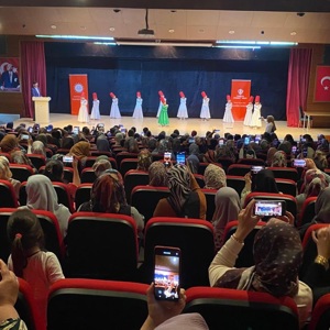 Kadirli Huzurevi Yaşlı Bakım ve Rehabilitasyon Merkezi Müdürlüğü olarak, kıymetli büyüklerimizle birlikte Kadirli Kaymakamlığı İlçe Müftülüğü tarafından Anneler Günü kapsamında düzenlenen programa katılım sağladık. - fotoğraf 2