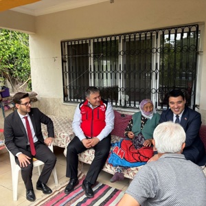 Toprakkale Kaymakamı Sayın  Volkan Özer, İl Müdürümüz Sayın Tolga Nacar, Osmaniye Sosyal Hizmet Merkezi Müdürü Muhammet Emre Kurt, İlçe Emniyet Amiri Başkomiser Gökhan Ünal ve Osmaniye Sosyal Hizmet Merkezi Müdürlüğü Evde Bakım personelleri ile birlikte, 10-16 Mayıs Engelliler Haftası münasebetiyle hane ziyareti gerçekleştirilmiştir. - fotoğraf 2