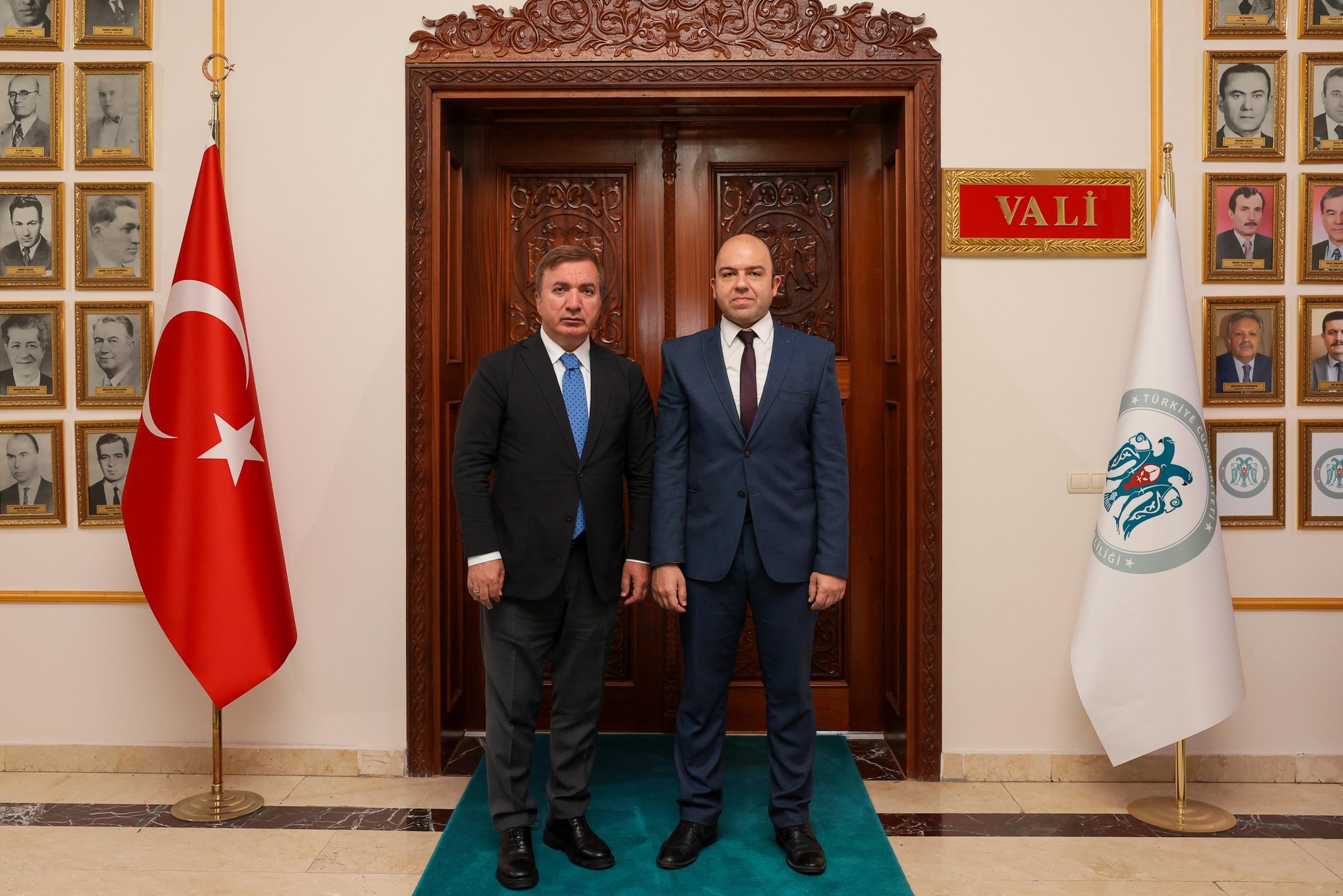 Erzincan Aile ve Sosyal Hizmetler İl Müdürlüğü görevine başlayan İl Müdürümüz Sayın Abdulhalim Ünalan, Valimiz Sayın Hamza Aydoğdu’yu makamında ziyaret ederek görevine başladı.