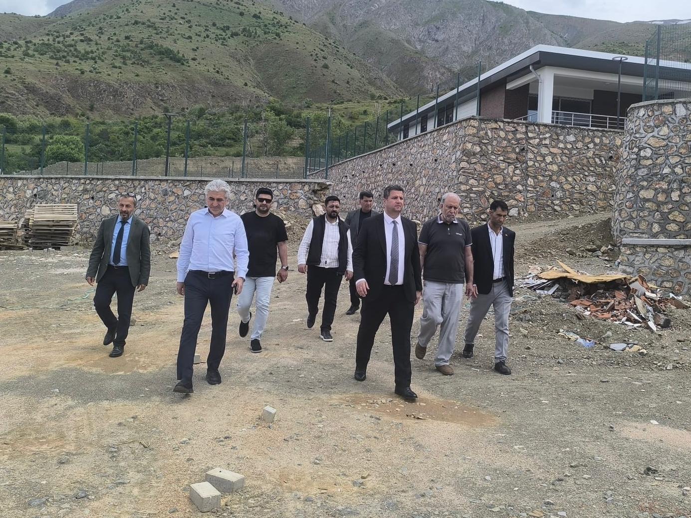 İL MÜDÜRÜMÜZ SAYIN SERDAR DEMİRCİ, YAPIMI DEVAM EDEN ELAZIĞ HAZAR BABA ENGELSİZ YAŞAM BAKIM REHABİLİTASYON VE AİLE DANIŞMA MERKEZ'İNDE İNCELEMELERDE BULUNDU