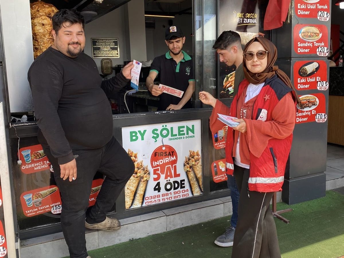 Hafta sonu düzenlenen Lezzet Festivali’nde, Osmaniye Aile ve Sosyal Hizmetler İl Müdürlüğü Koruyucu Aile Birimi personelleri tarafından koruyucu aile hizmet modelinin tanıtımına yönelik bilgilendirme çalışması gerçekleştirildi