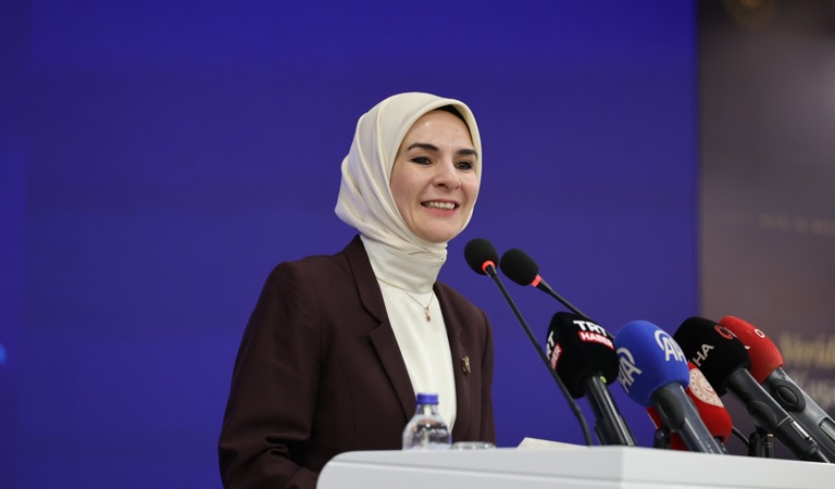 Bakanımız Sayın Mahinur Özdemir Göktaş, Enstitümüz tarafından gerçekleştirilen Veriden Vizyona Üç Kuşak Bir Türkiye: Araştırma Bulguları Paylaşım Programı'nda konuştu