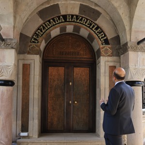  Erzincan Aile Ve Sosyal Hizmetler İl Müdürlüğü Görevine Başlayan İl Müdürümüz Sayın Abdulhalim Ünalan, Göreve Başlamasının Ardından İlk Ziyaretlerini Erzincan’ın Manevi Mirasına Ve Aziz Şehitlerimizin Hatırasına Gerçekleştirdi. - fotoğraf 5