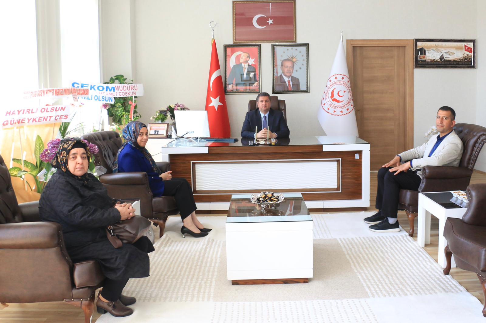 ENGELSİZ YAŞAM BAKIM REHABİLİTASYON VE AİLE DANIŞMA MERKEZİ MÜDÜRÜ VE ÇALIŞMA ARKADAŞLARIMIZDAN İL MÜDÜRÜMÜZ SAYIN SERDAR DEMİRCİ’YE ZİYARET