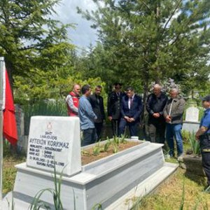 Akdağmadeni Sosyal Hizmet Merkezi Müdürlüğümüzce aziz şehitlerimizin kabirleri ziyaret edildi. - fotoğraf 1
