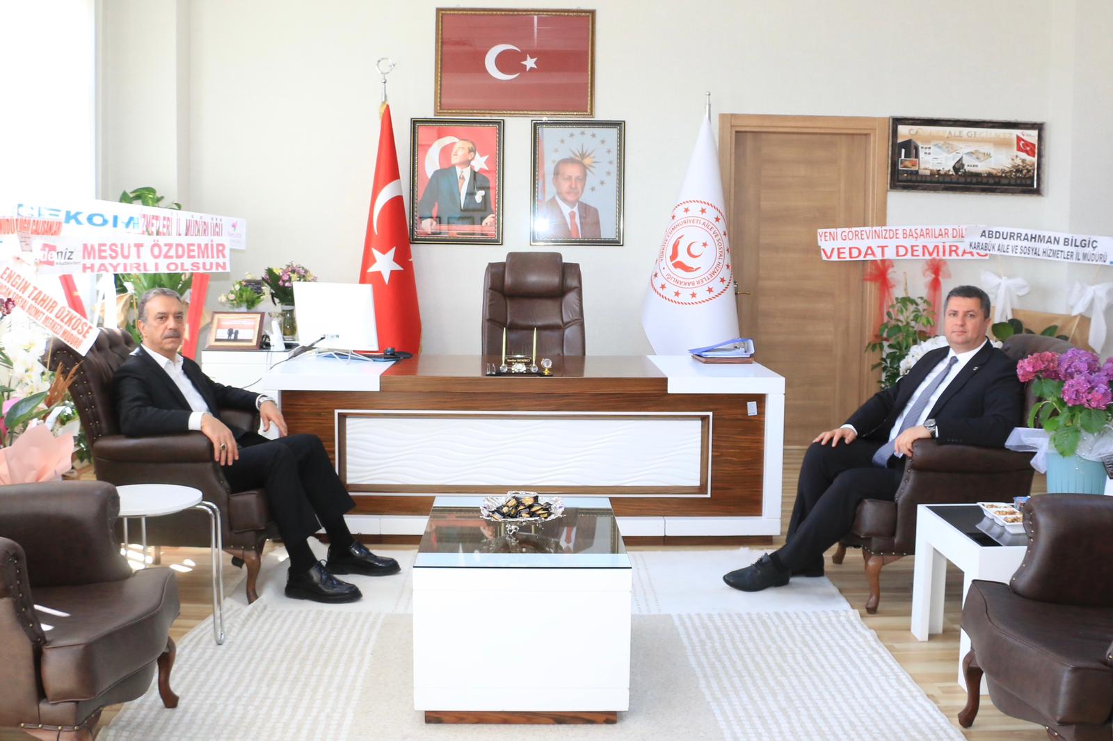 AİLE VE SOSYAL HİZMETLER BAKANLIĞI MÜŞAVİRİ KARİYER UZMANI SAYIN ZEYNEL ABİDİN KOÇ'TAN İL MÜDÜRÜMÜZ SAYIN SERDAR DEMİRCİ'YE HAYIRLI OLSUN ZİYARETİ