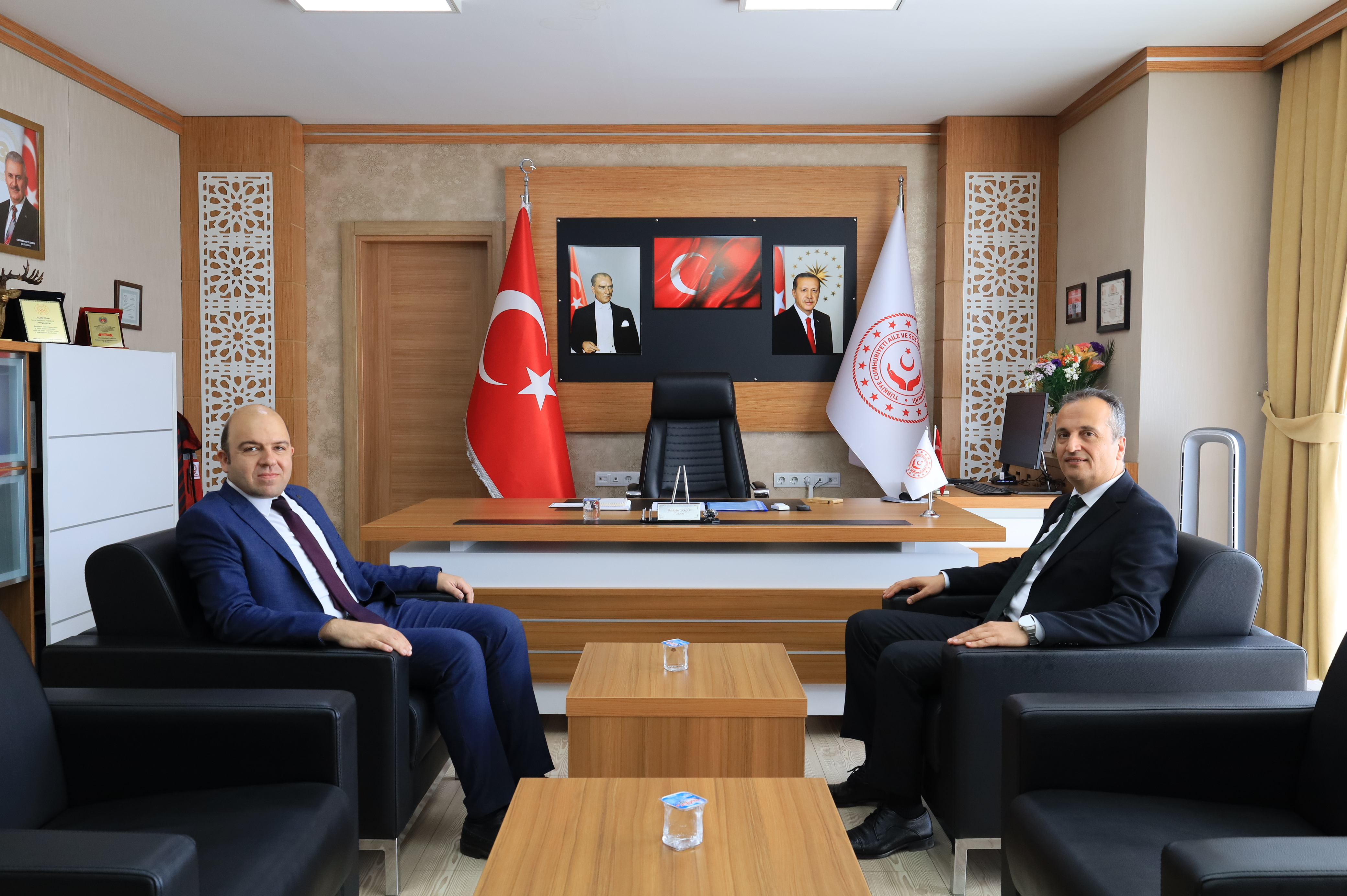 Erzincan Defterdar Sayın Ramazan Özdemir İl Müdürümüz Sayın Abdulhalim Ünalan’ı Makamında Ziyaret Etti.