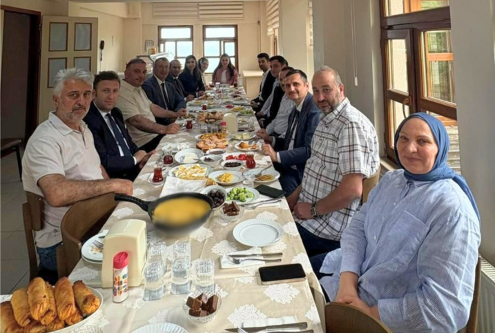 Çocuklarımızın Eğitim Gördüğü Okulların Müdür Ve Müdür Yardımcılarıyla Kahvaltı Programında Bir Araya Gelindi.