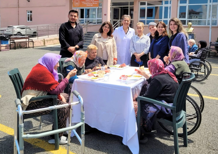 Kuruluşumuz Bahçesinde Mangal Etkinliği Düzenlendi. 