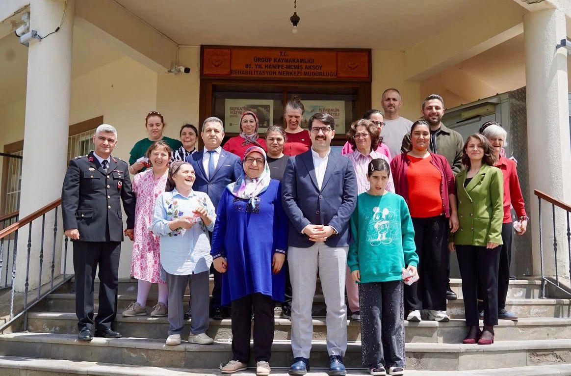 Ürgüp Hanife-Memiş Aksoy Bakım, Rehabilitasyon ve Aile Danışma Merkezinde Bayram Ziyareti