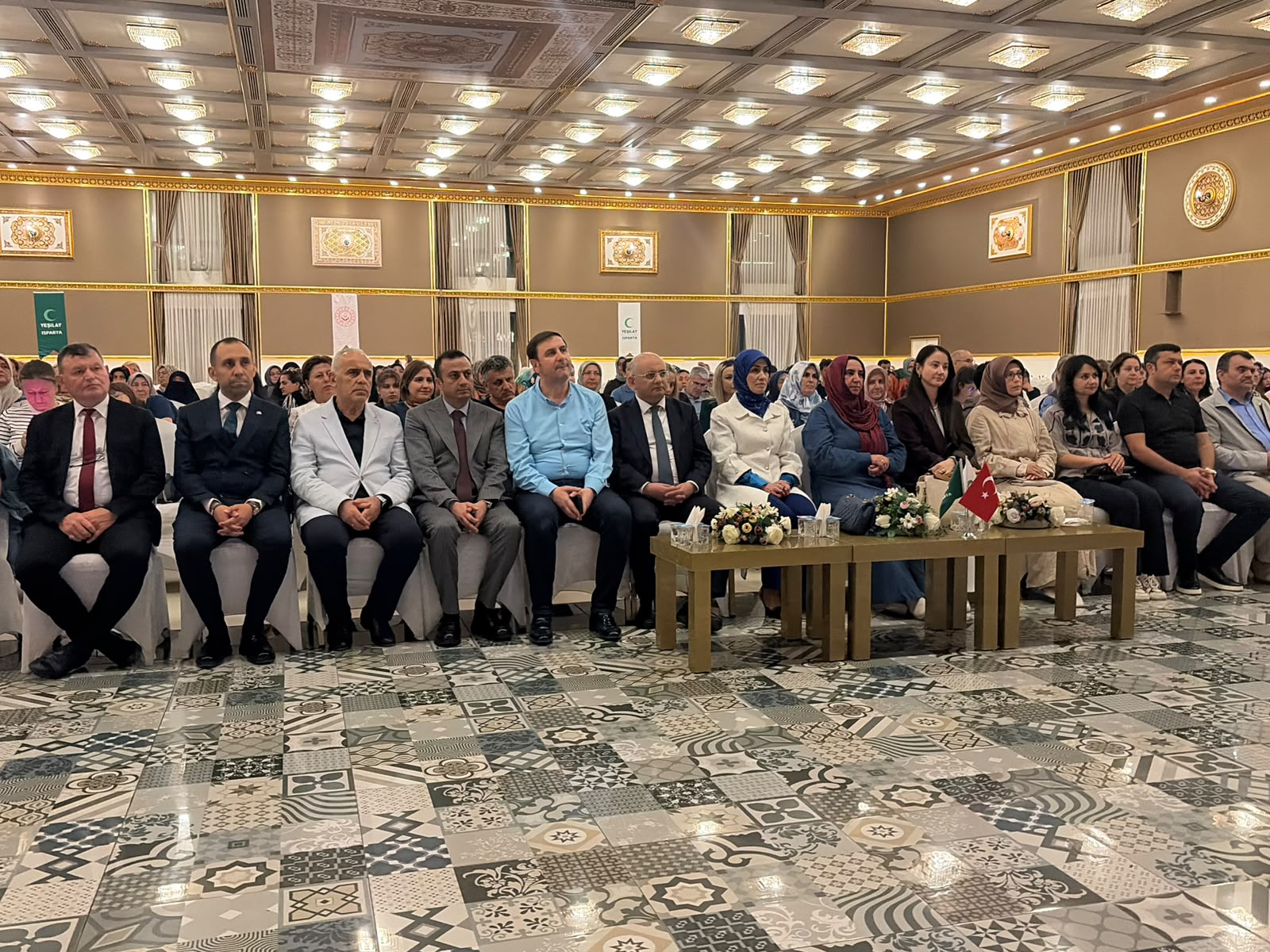 Eğitimci-Yazar Zekeriya Efiloğlu, “Dijital Çağda Aile Olmak” Konulu Konferansta Katılımcılarla Buluştu