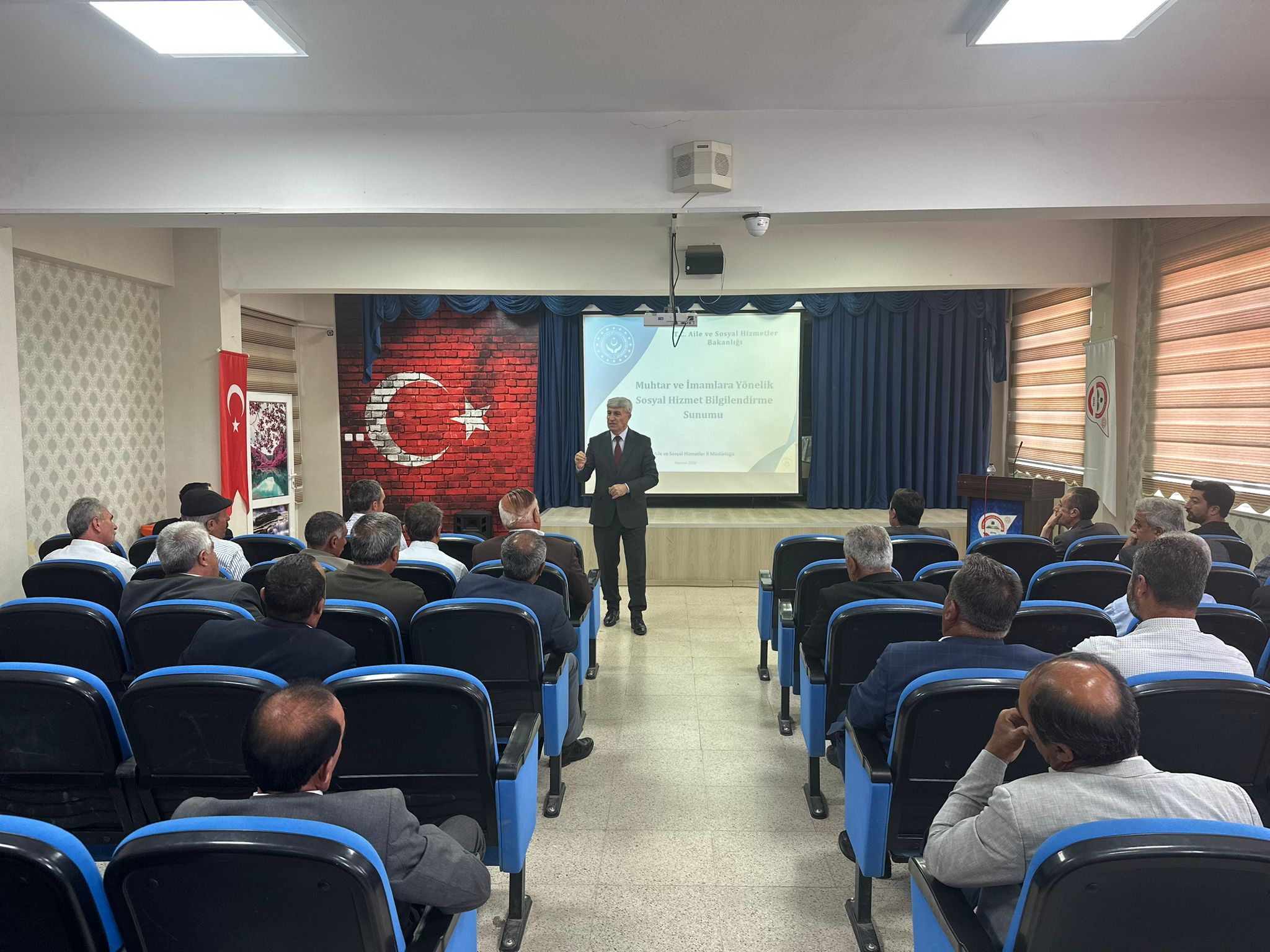 GEVAŞ İLÇEMİZDE GÖREV YAPAN MUHTARLARA SOSYAL HİZMETLER ALANINDA BİLGİLENDİRME TOPLANTISI GERÇEKLEŞTİRİLDİ