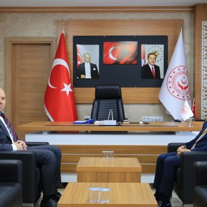 Erzincan İl Millî Eğitim Müdürü Sayın Hacı Ömer Kartal İl Müdürümüz Sayın Abdulhalim Ünalan’ı Makamında Ziyaret Etti.  - fotoğraf 1