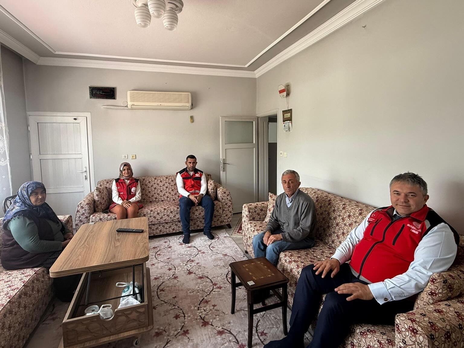 Kurban Bayramı münasebetiyle İl Müdürümüz Sayın Tolga Nacar,Aziz Şehilerimizin kıymetli ailelerini ziyaret etti.