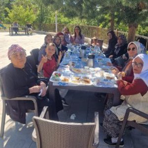  Akdağmadeni Huzurevi Müdürlüğümüz, kuruluşumuz sakinlerine 5 çayı etkinliği düzenledi. - fotoğraf 1