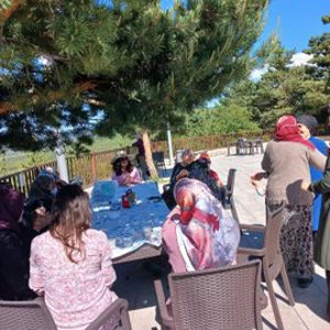  Akdağmadeni Huzurevi Müdürlüğümüz, kuruluşumuz sakinlerine 5 çayı etkinliği düzenledi. - fotoğraf 3