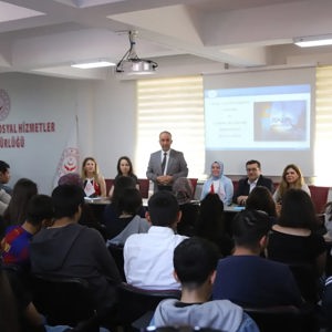 "İş ve Mesleki Danışmanlık" ile "Yaşam ve Kariyer Becerileri" Eğitimleri Başarıyla Gerçekleştirildi - fotoğraf 1