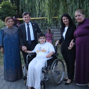 Devrek Engelsiz Yaşam Bakım, Rehabilitasyon ve Aile Danışma Merkezi Müdürlüğünde çiğ köfte etkinliği düzenlenmiştir. - fotoğraf 3
