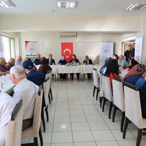 100. Yıl Atatürk Huzurevi Ve Yaşlı Bakım Ve Rehabilitasyon Merkezi Müdürlüğümüzde, Vali Yardımcımız Sayın Rumeysa Sena Kurt, Diş Hekimliği Fakültesi Dekanı Prof. Dr. Zeynep Yeşil, Akademisyenler Ve Öğrencilerin Katılımıyla Anlamlı Bir Etkinlik Gerçekleştirildi. - fotoğraf 2