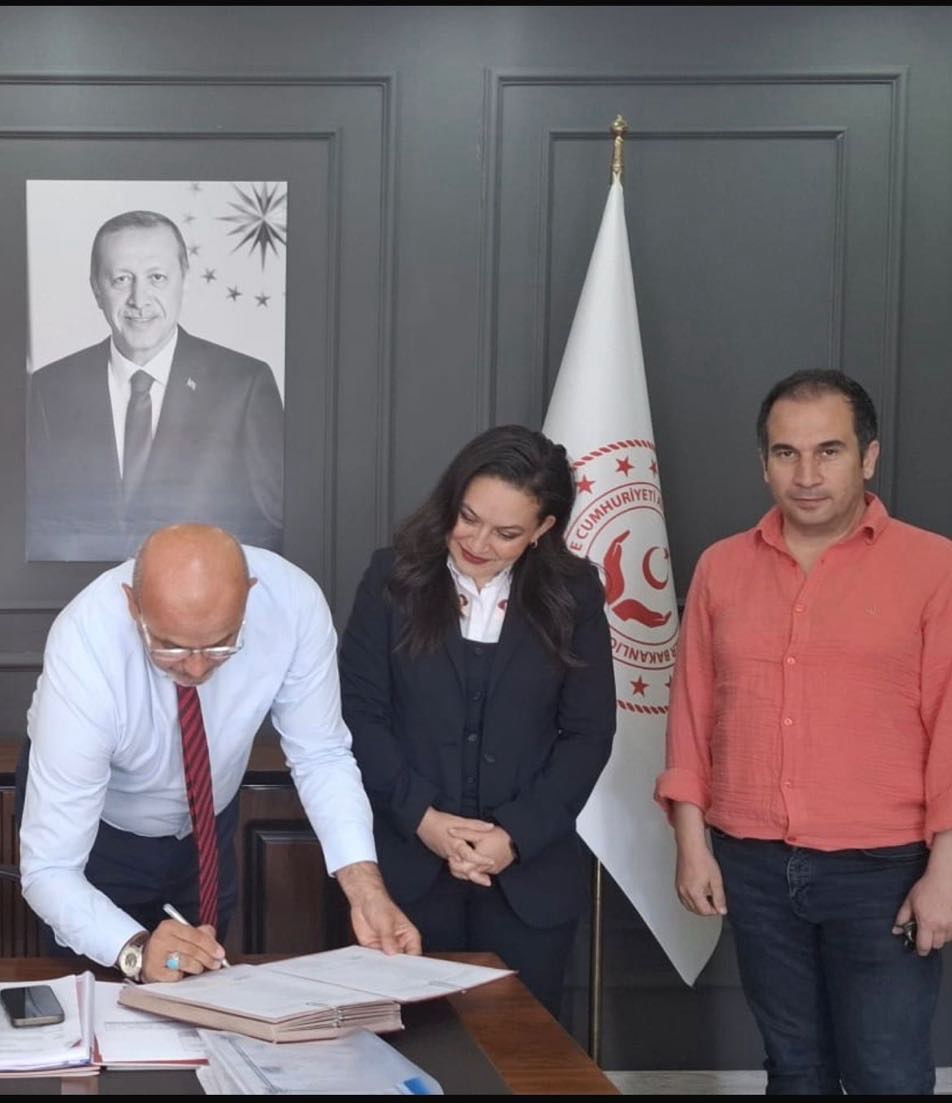 Muğla Büyükşehir Belediyesi tarafından Kavaklıdere ilçemizde hizmete açılan Özel Kavaklıdere Emin Eller Gündüz Bakımevi’nin açılış izin belgesi, İl Müdürümüz Yakup KÜTÜK tarafından imzalandı.