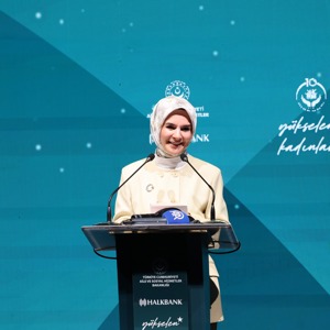Bakanımız Göktaş, İzmir'de "Yükselen Kadınlar: Kendi İşim, Benim İzim" programında konuştu - fotoğraf 1