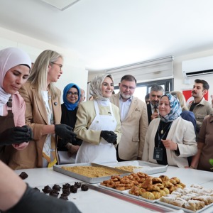 Bakanımız Göktaş, İzmir'de "Yükselen Kadınlar: Kendi İşim, Benim İzim" programında konuştu - fotoğraf 11