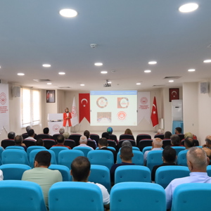 Aile ve Sosyal Hizmetler Bakanlığımız öncülüğünde, İl Müdürlüğümüz koordinasyonunda ilimizde görev yapan muhtarlarımıza yönelik Sosyal Risk Haritaları ve Aile Rehberi Sistemi kapsamında bilgilendirme toplantısı gerçekleştirildi. - fotoğraf 2