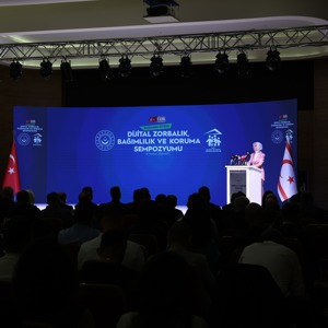 Aile ve Sosyal Hizmetler Bakanımız Göktaş, KKTC'de düzenlenen sempozyumun açılışında konuştu - fotoğraf 2