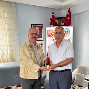 İl Müdürümüz Sayın Bilal Erdoğan,Şehit Kara Pilot Murat Saraç’ın babası Sayın Fuat Saraç'ı Babalar Günü Dolayısıyla Ziyaret Etti - fotoğraf 2